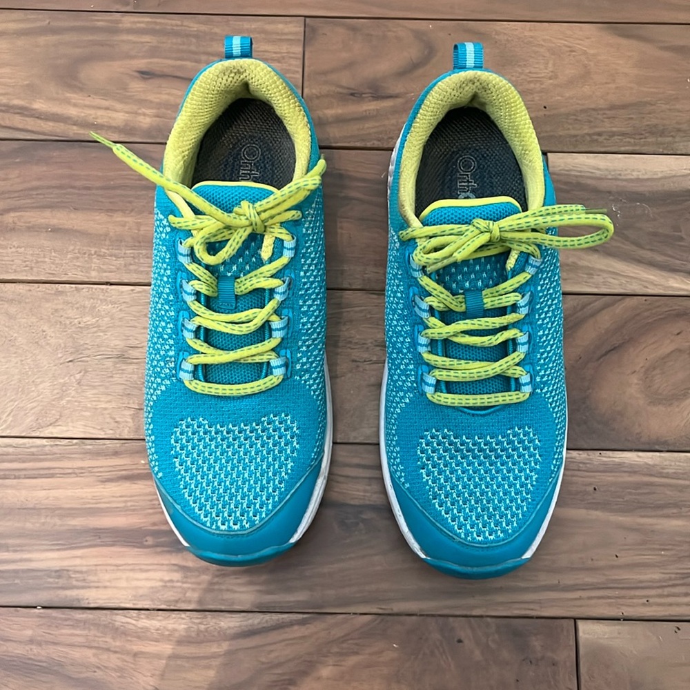 OrthoFeet Coral Sneakers